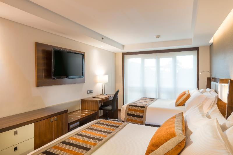 Hotel Dann Carlton โบโกตา ห้อง รูปภาพ A room at the hotel